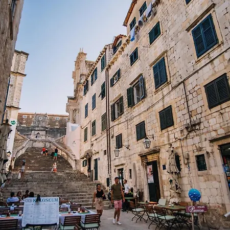 アパート Art Deco Old Town Square By Duhomes ドゥブロブニク