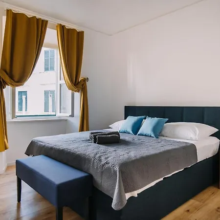 Art Deco Old Town Square By Duhomes *